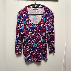 Kettlewell Print Scoop 3/4 Sleeve in Berry Wildflower size Large